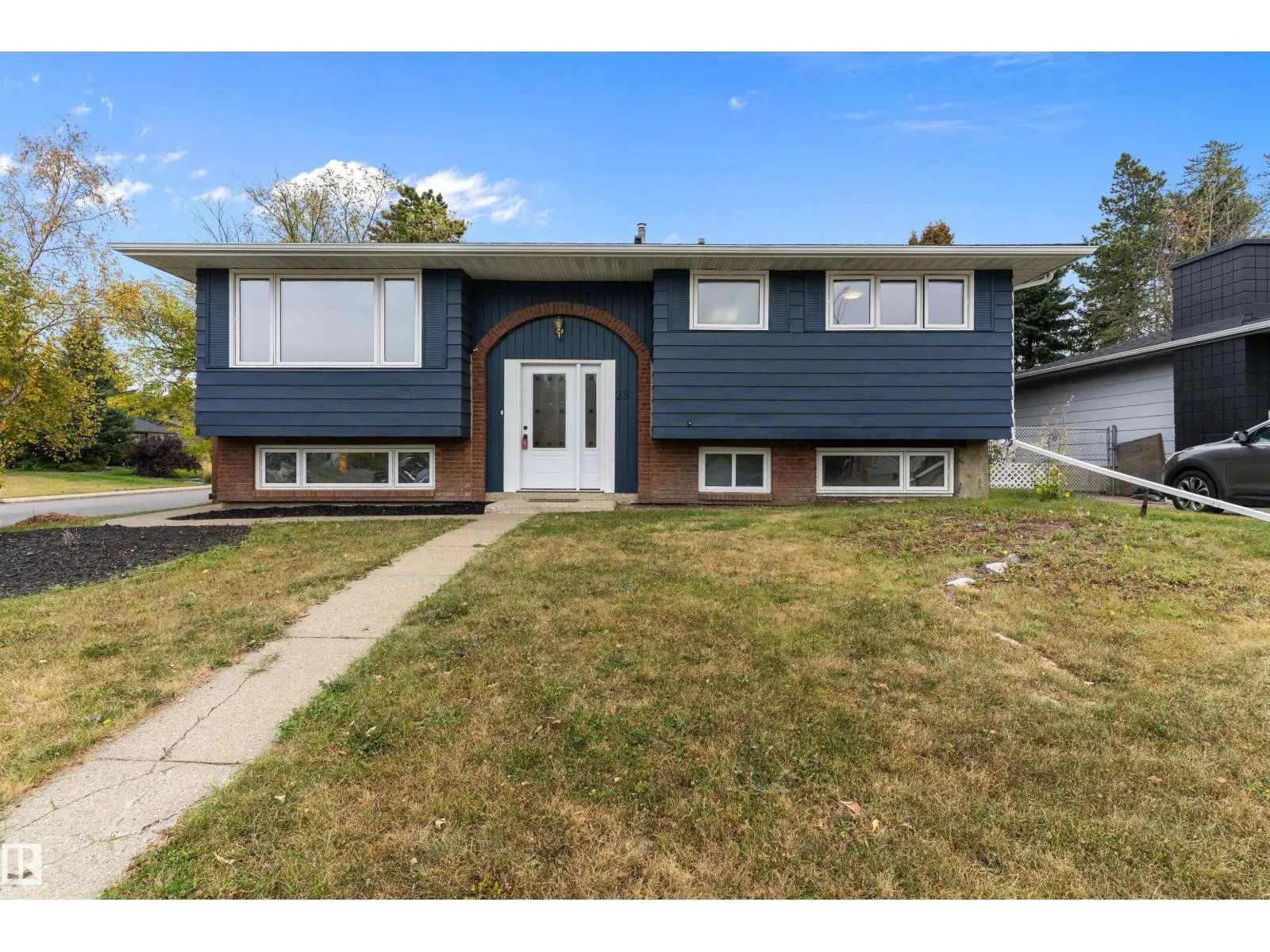 25 GRANT AV