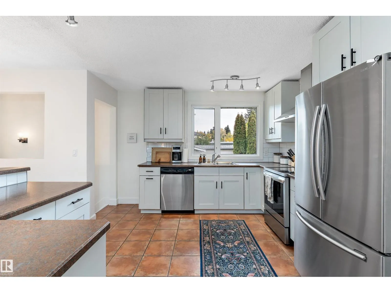 25 GRANT AV
