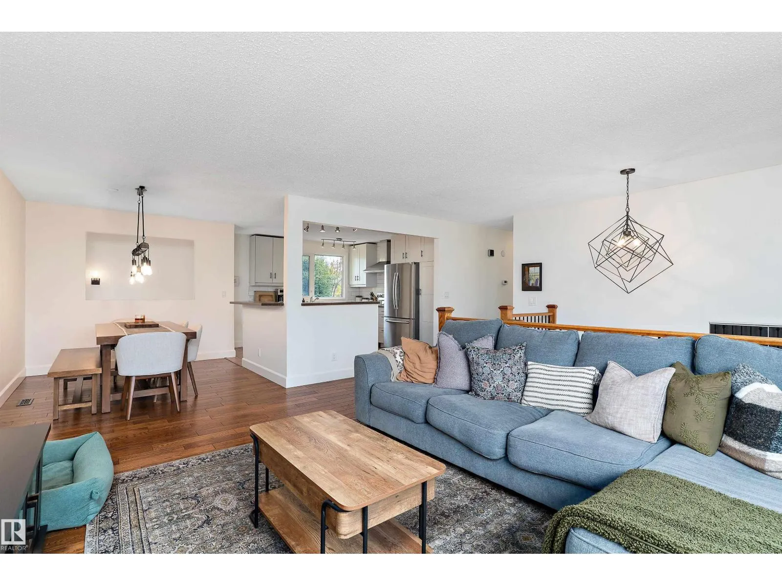 25 GRANT AV