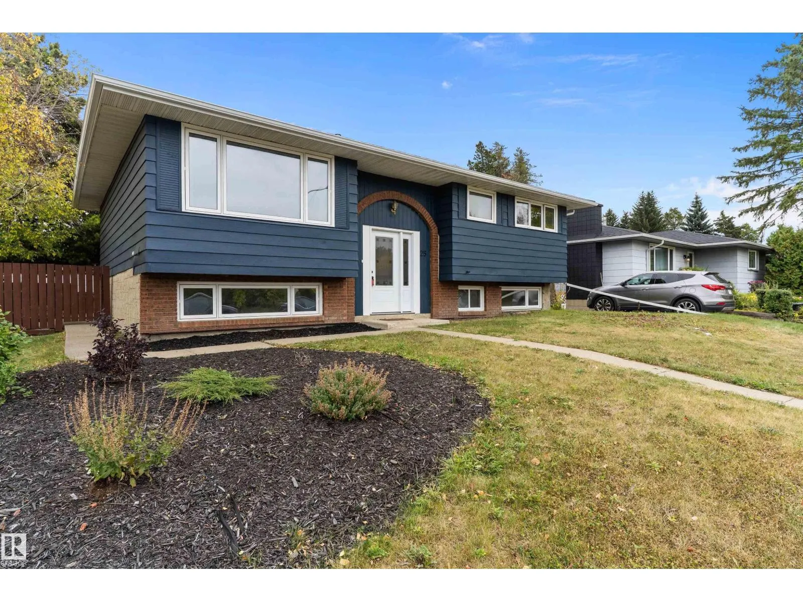 25 GRANT AV