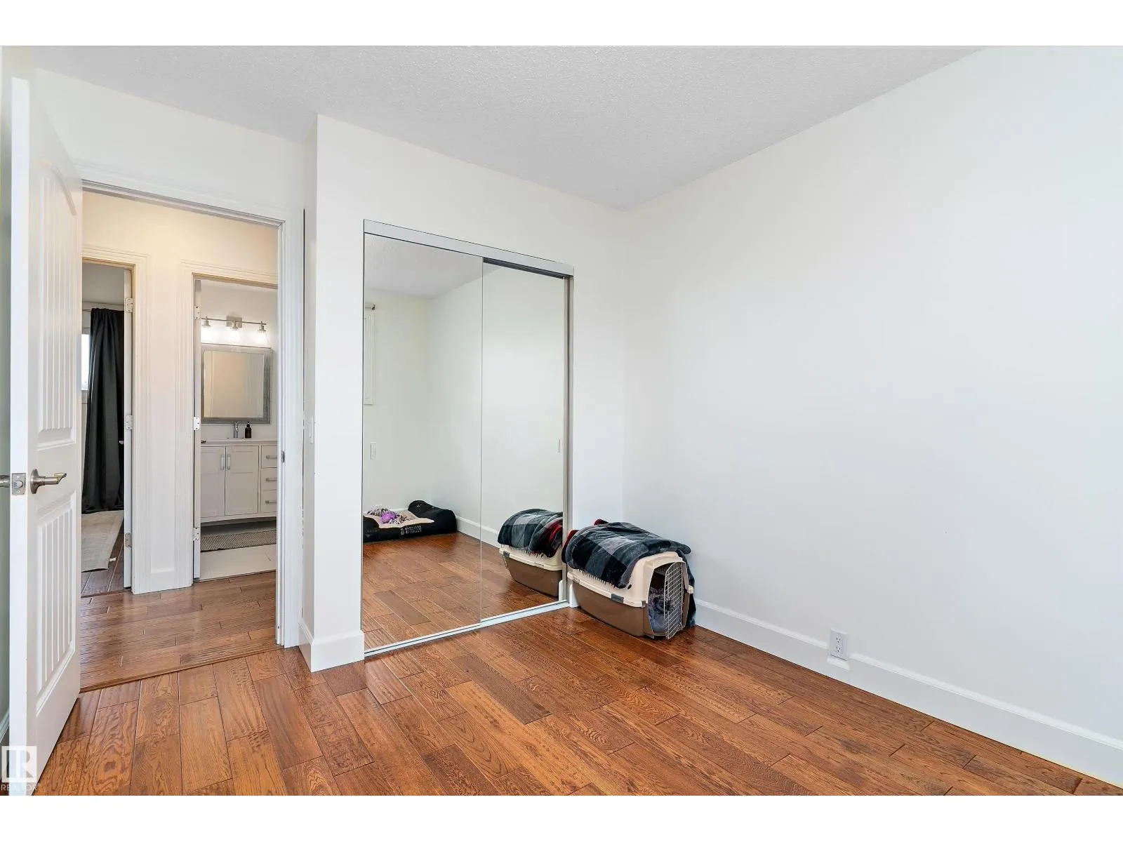 25 GRANT AV
