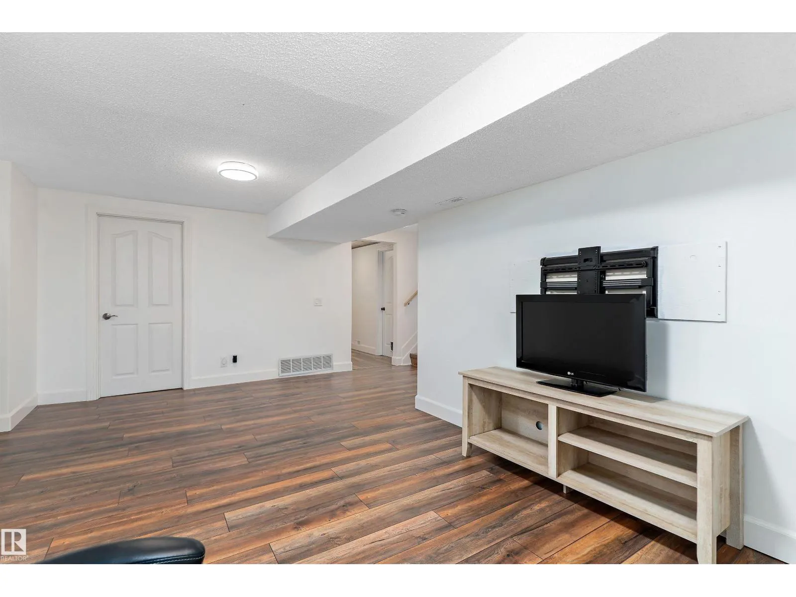 25 GRANT AV