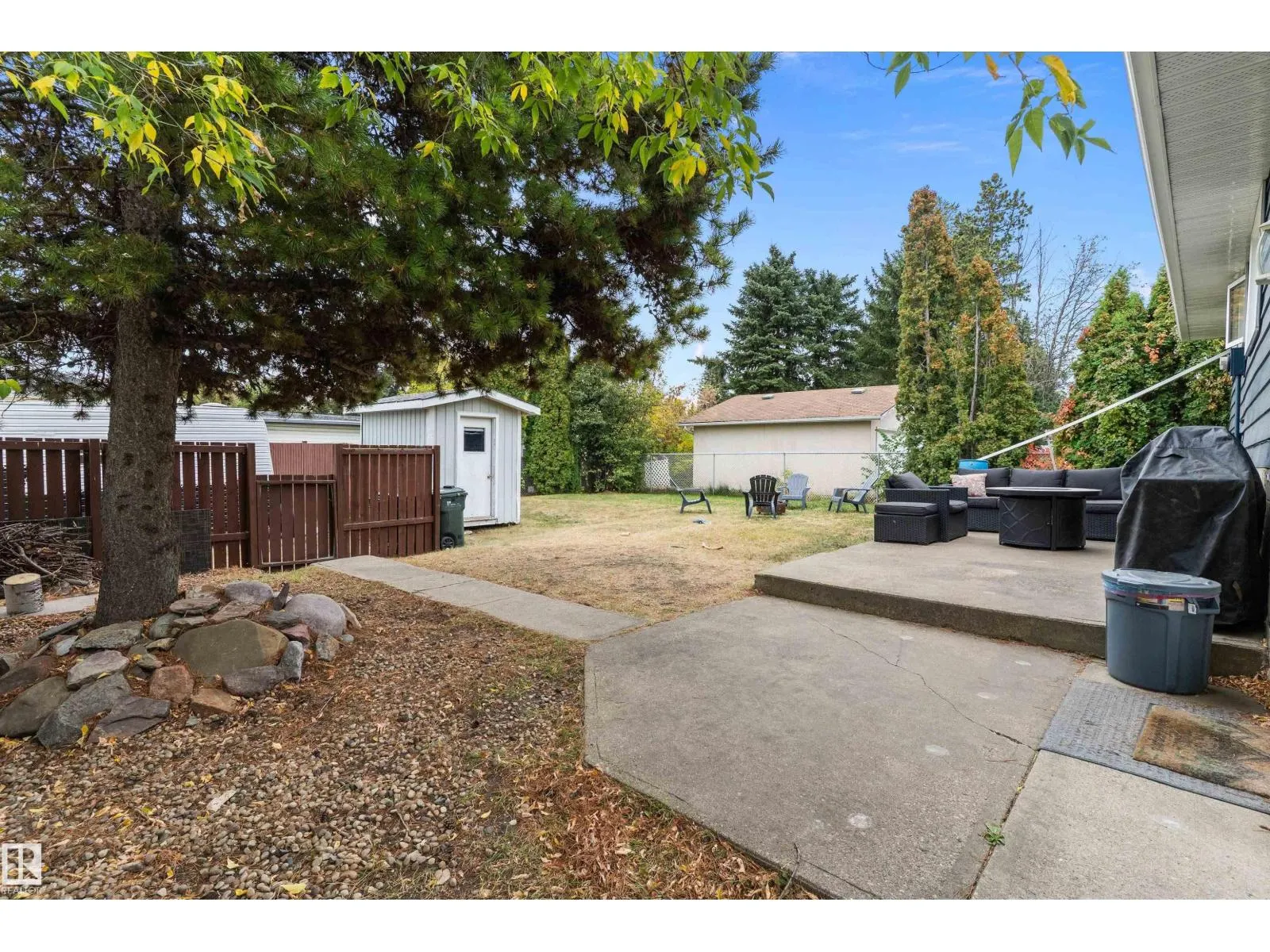 25 GRANT AV