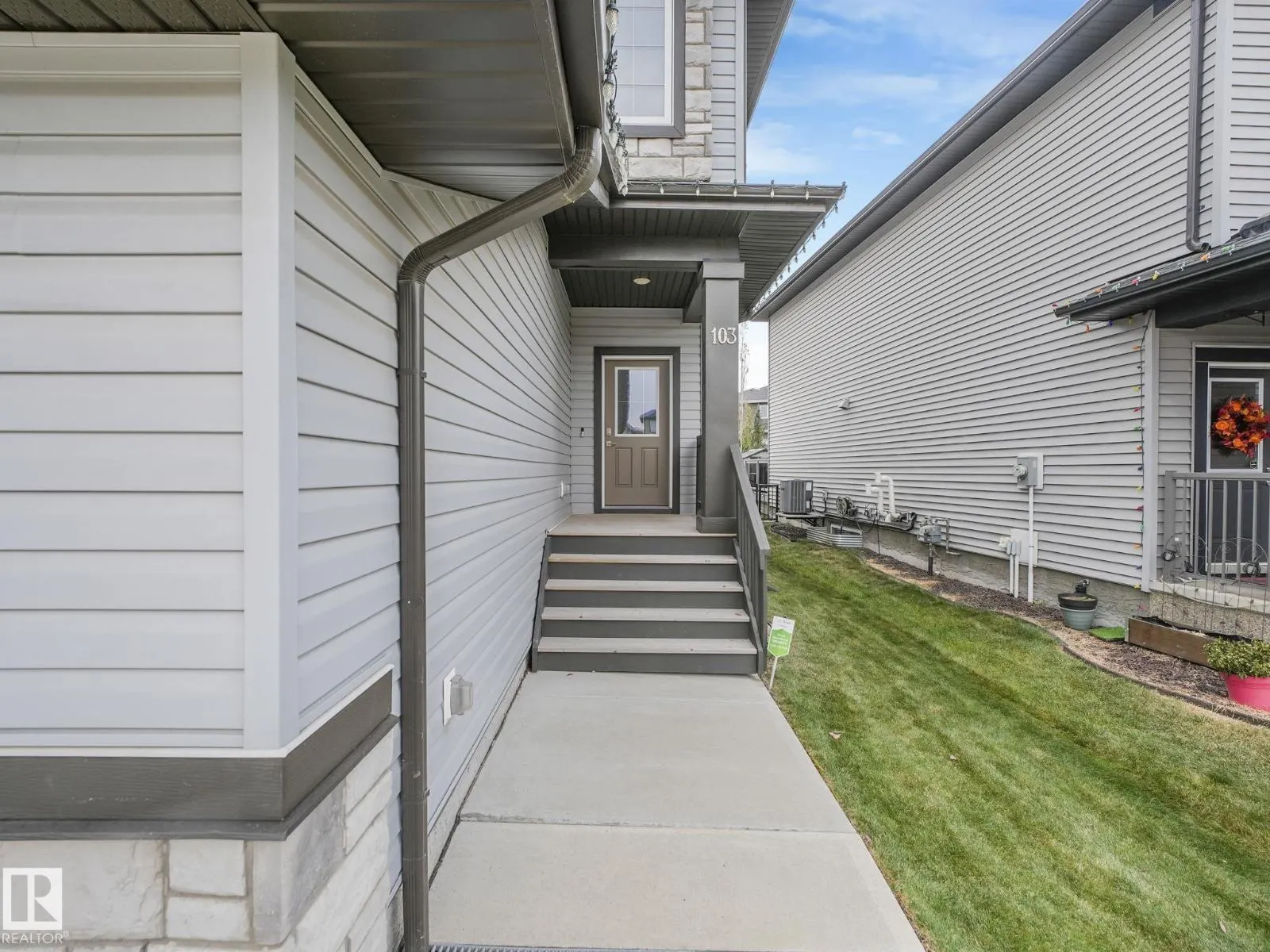 103 AMBERLEY WY