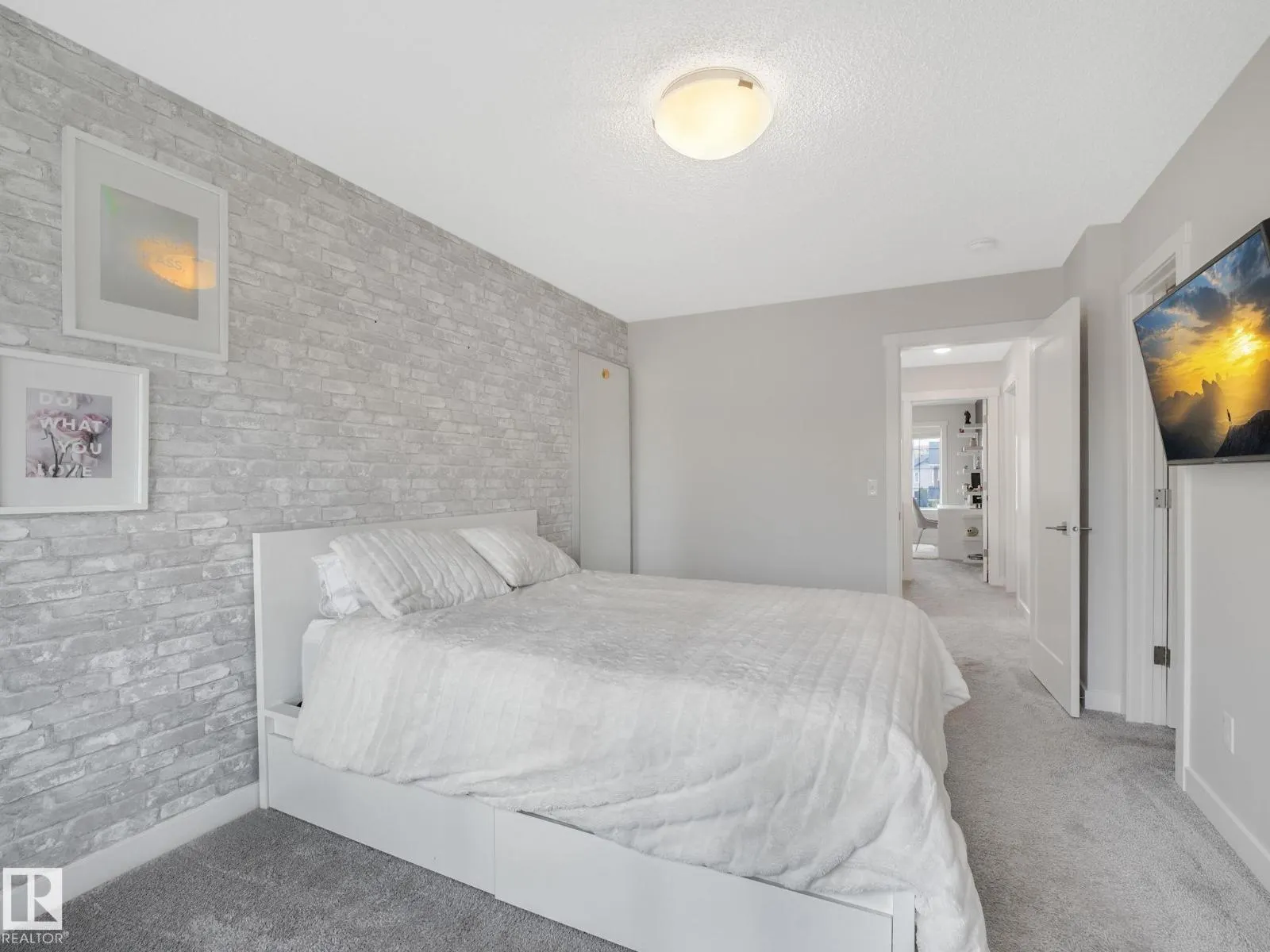 103 AMBERLEY WY