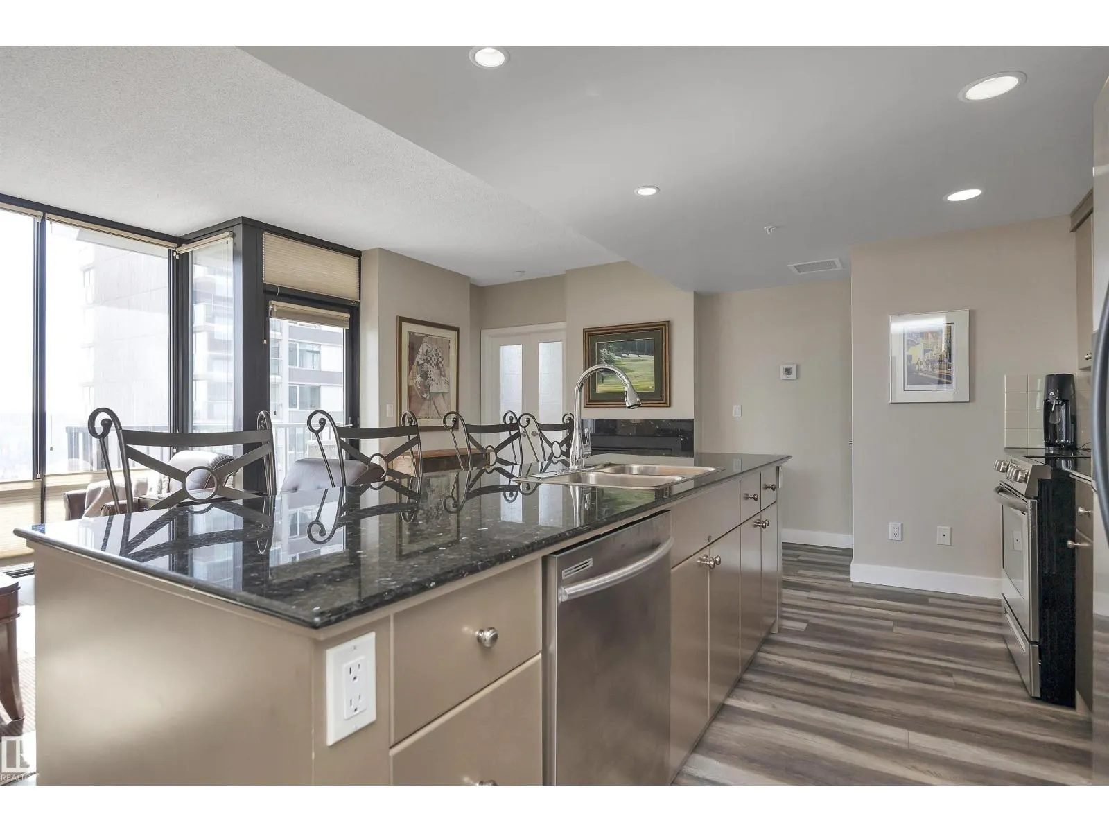 #606 10028 119 ST NW
