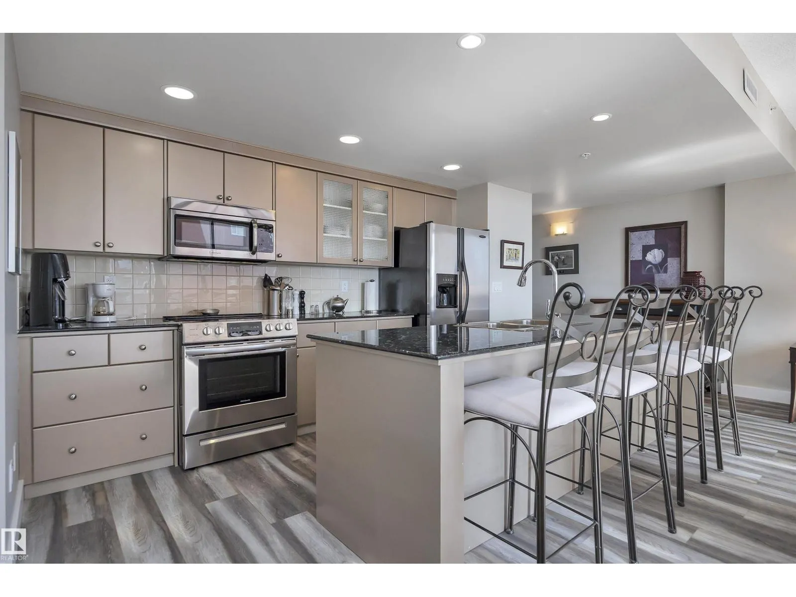 #606 10028 119 ST NW