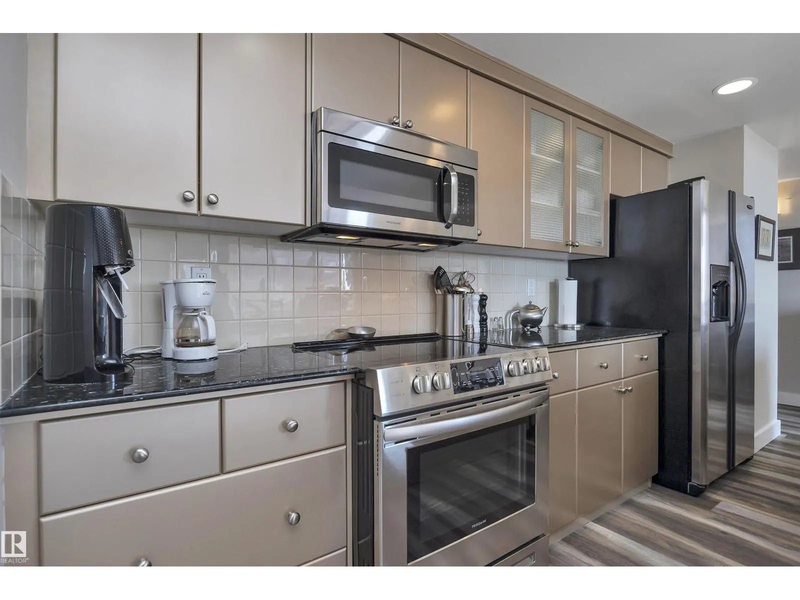 #606 10028 119 ST NW