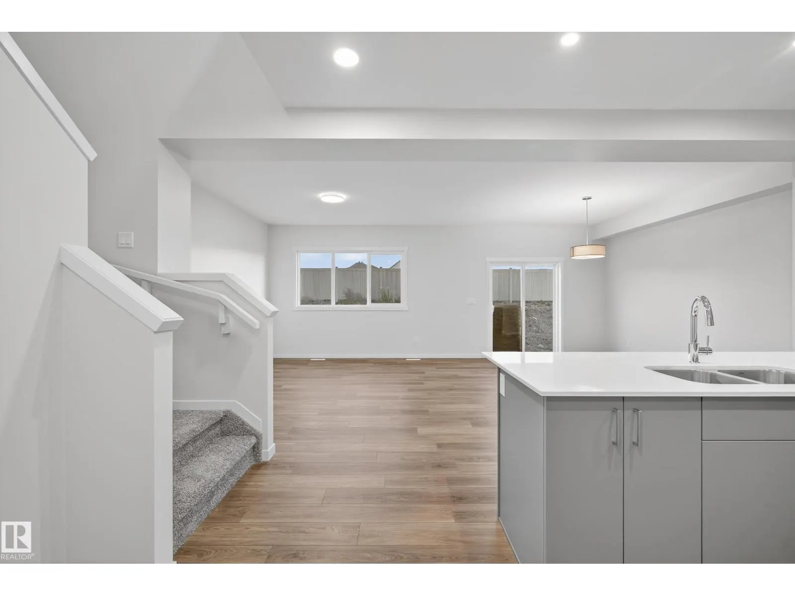 20723 24 AV NW
