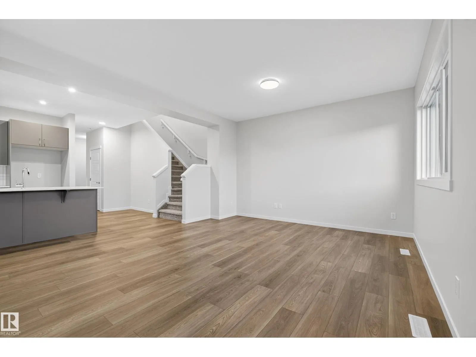 20723 24 AV NW