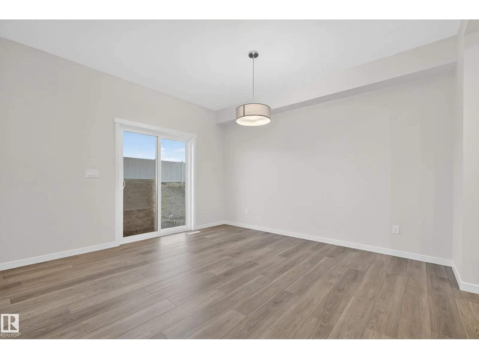 20723 24 AV NW