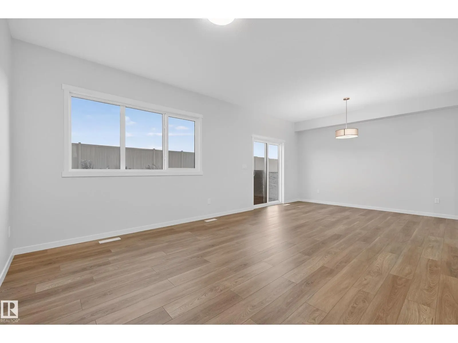 20723 24 AV NW
