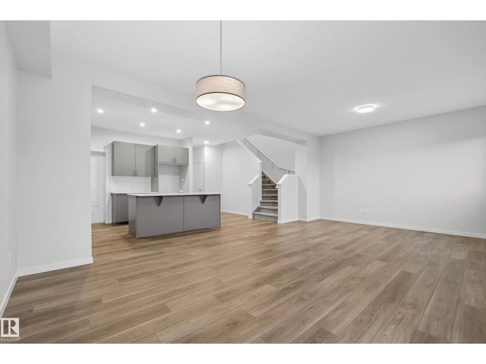 20723 24 AV NW