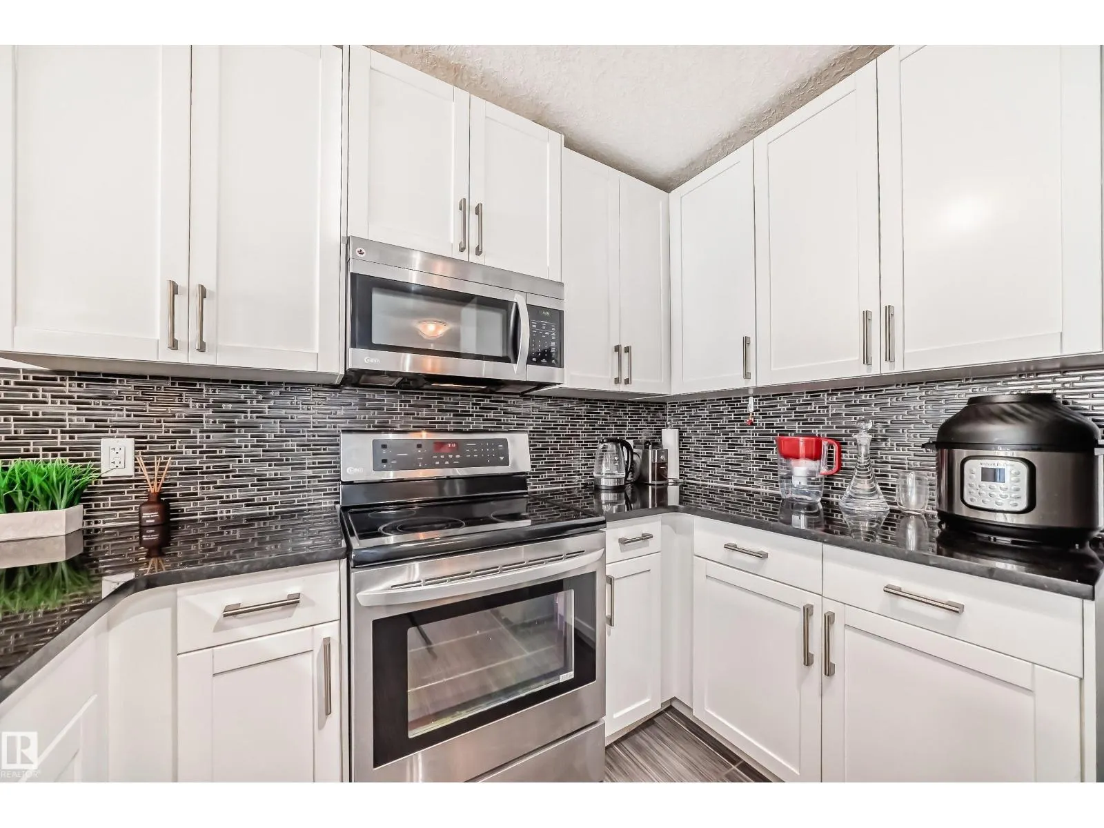 #928 5151 Windermere BV SW SW