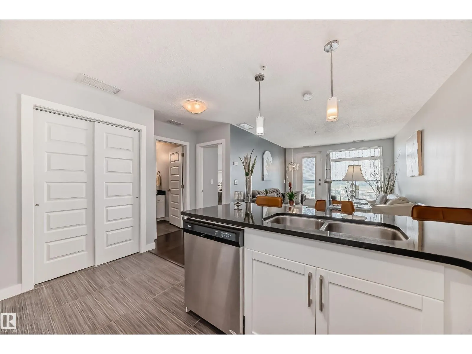 #928 5151 Windermere BV SW SW