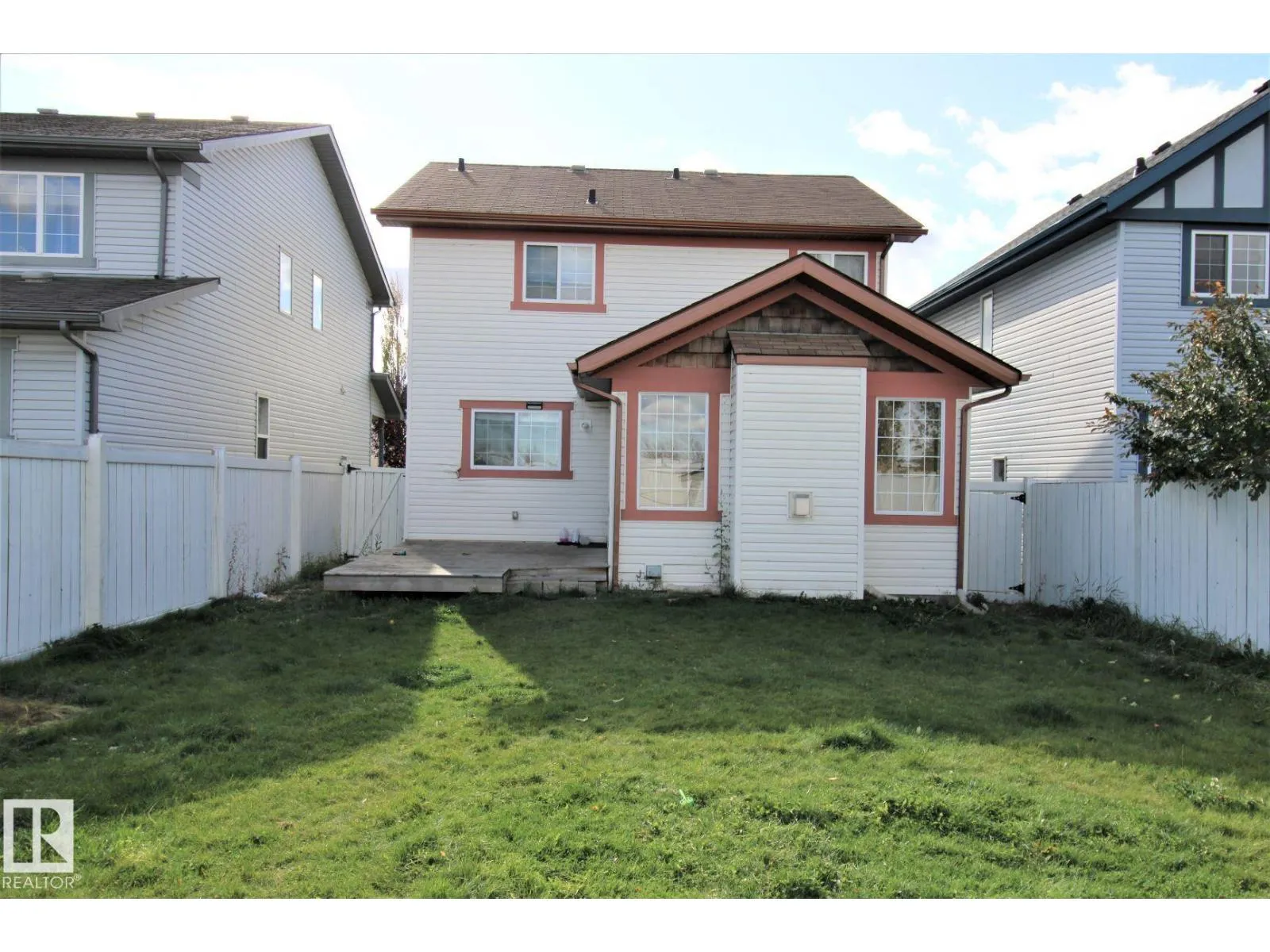 3143 TRELLE LO NW