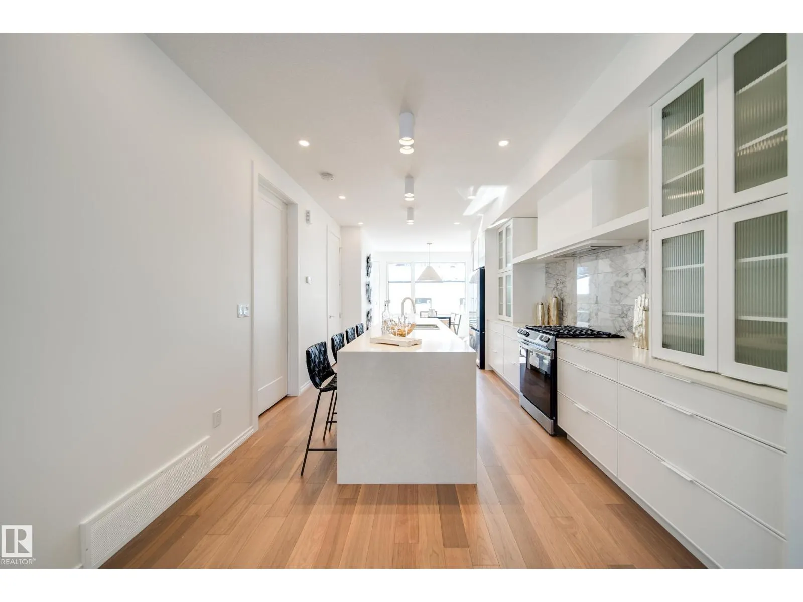 7540 80 AV NW