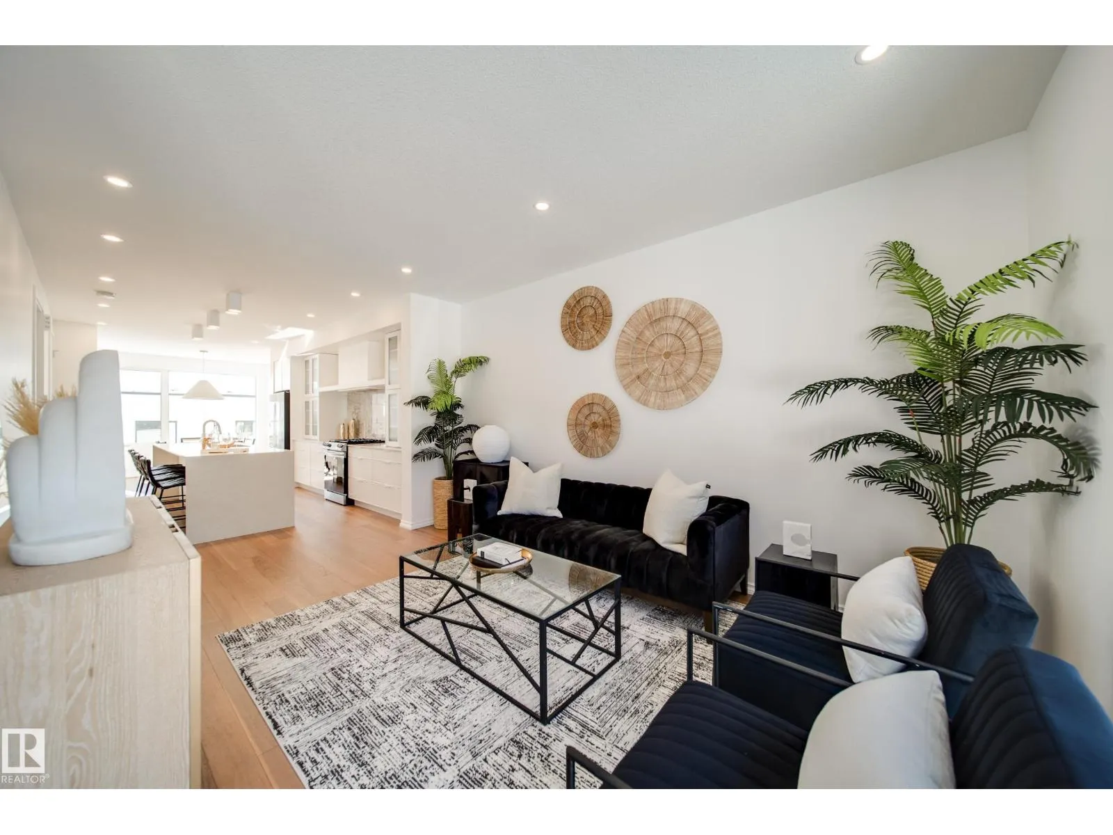 7540 80 AV NW