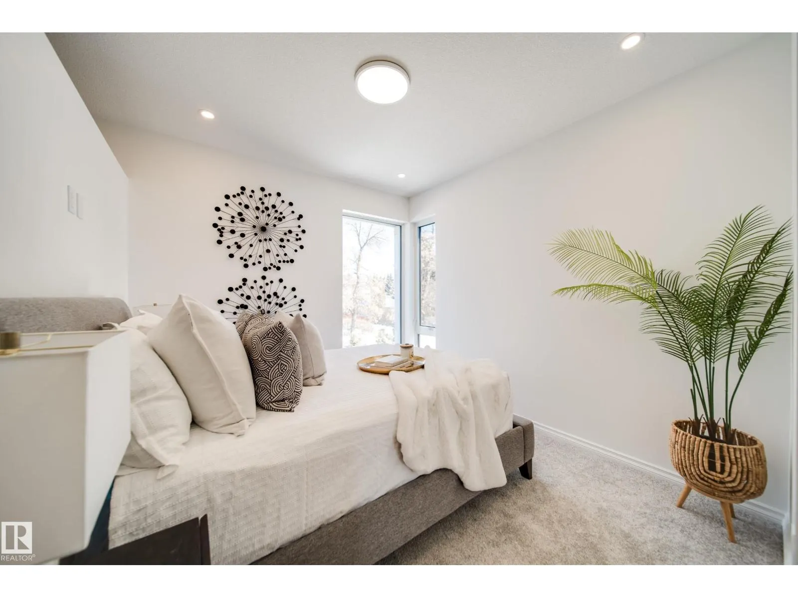7540 80 AV NW