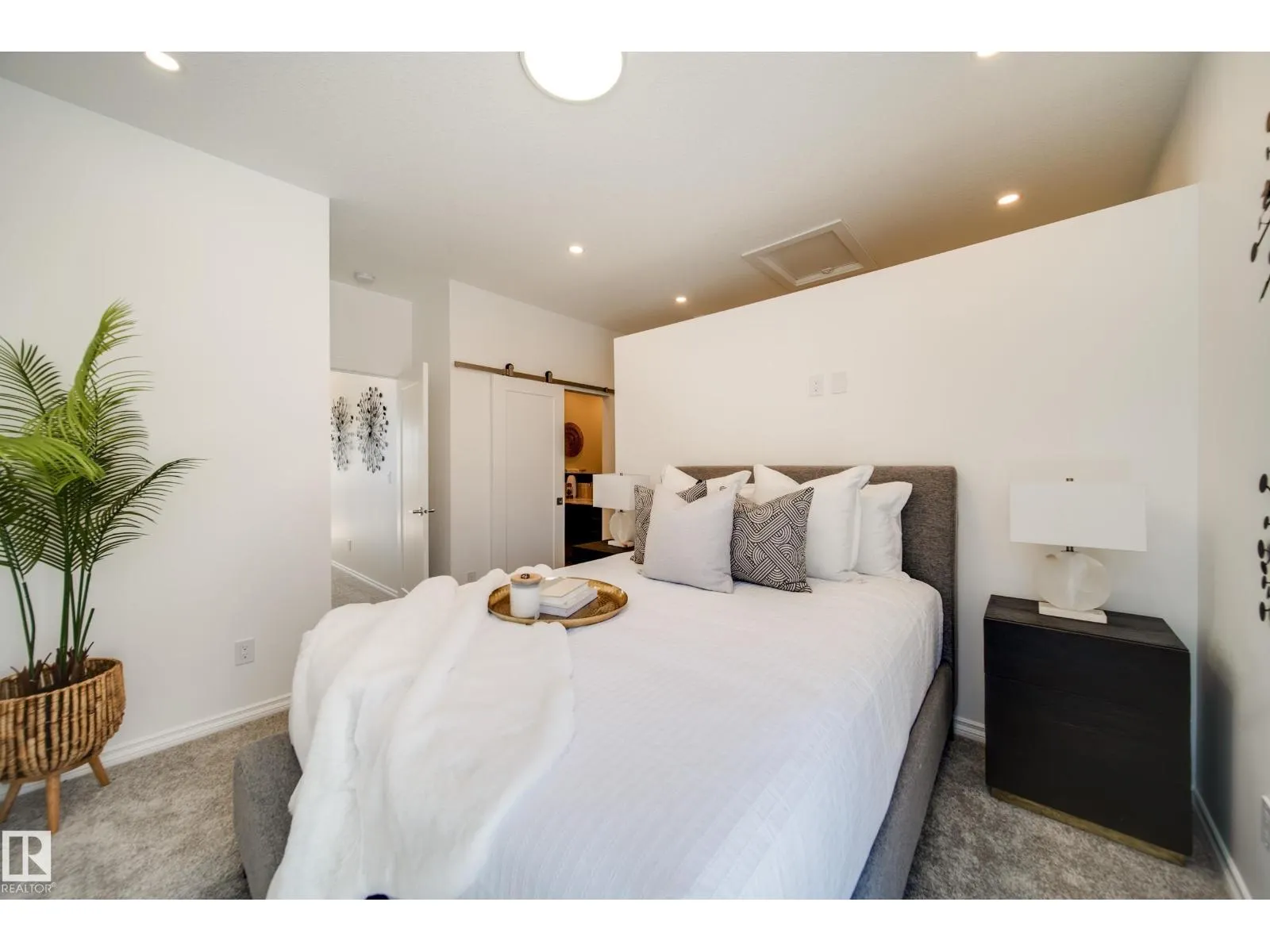 7540 80 AV NW