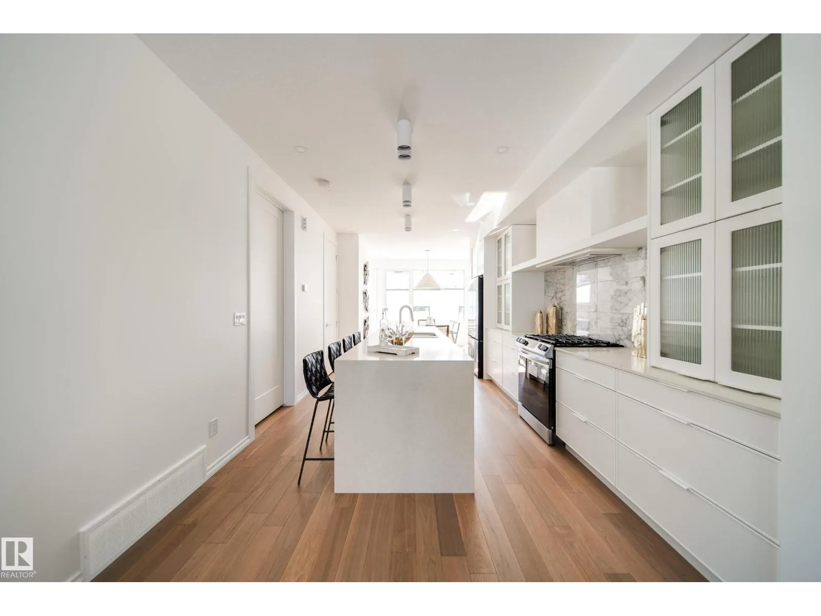 7540 80 AV NW
