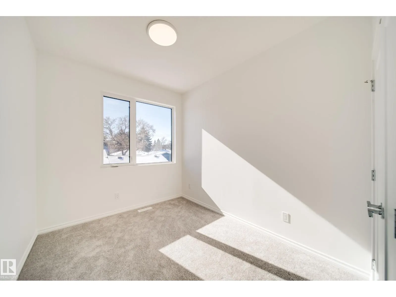 7540 80 AV NW
