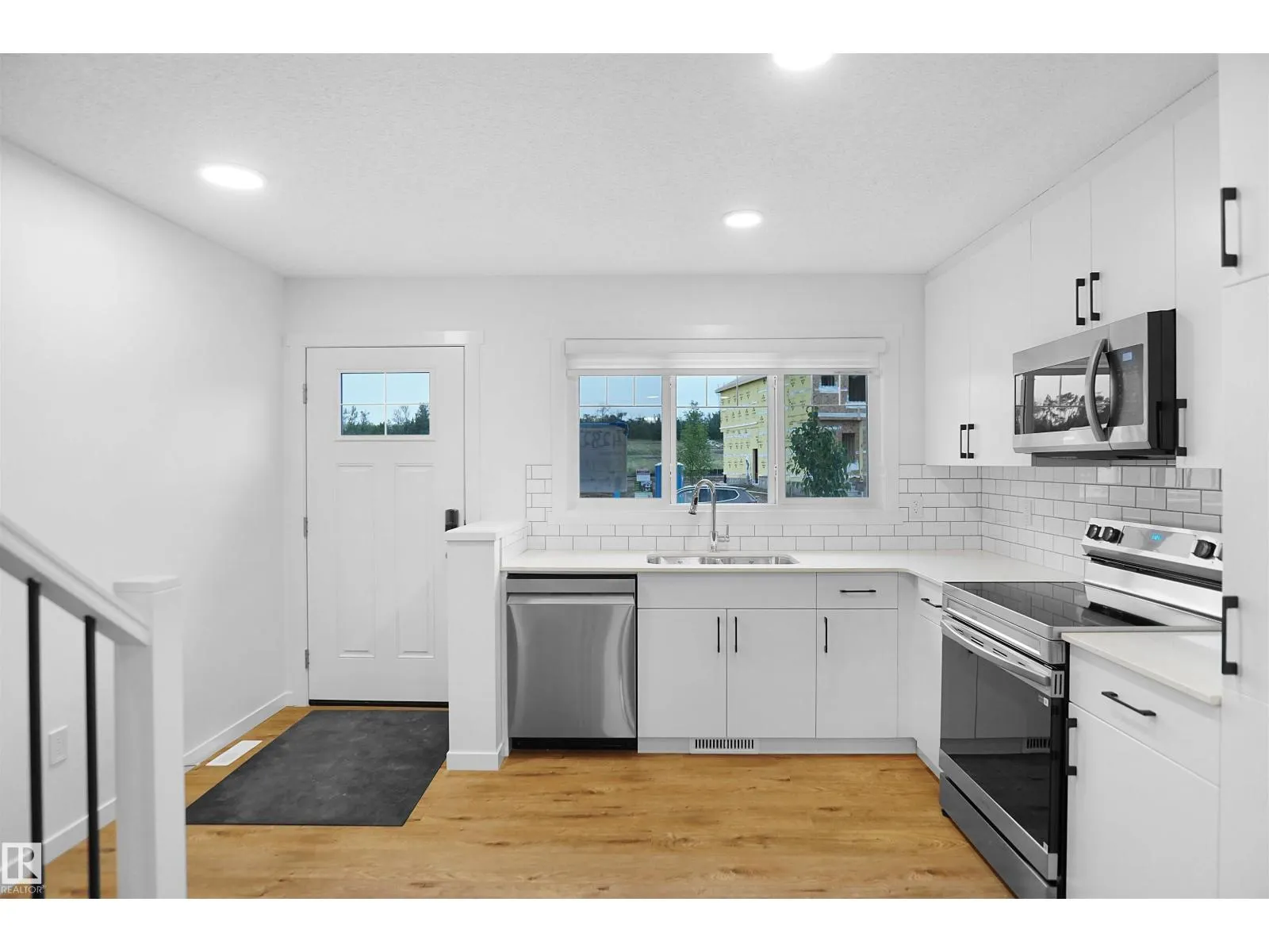 2023 210 ST NW