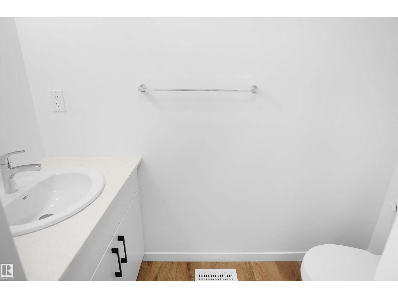 2023 210 ST NW