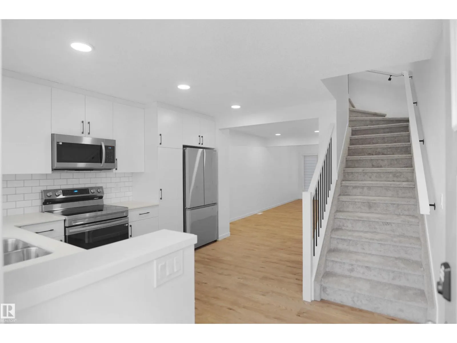 2023 210 ST NW