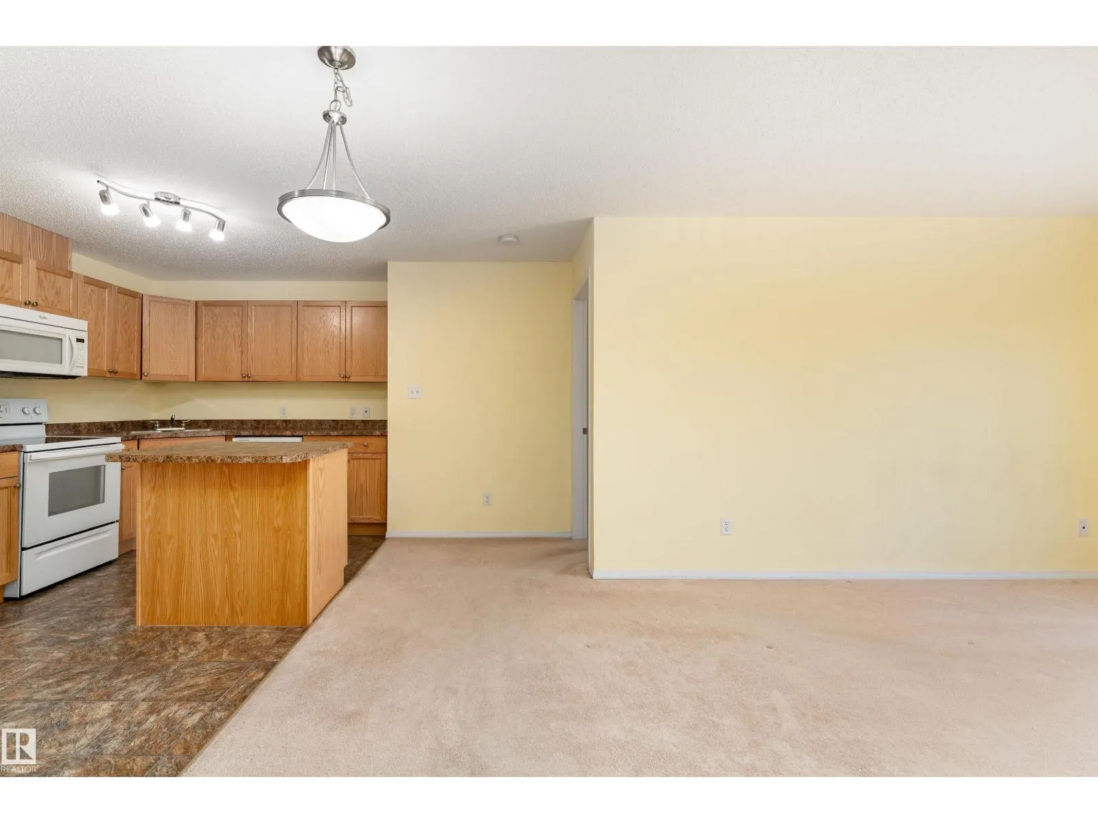 #438 301 CLAREVIEW STATION DR NW
