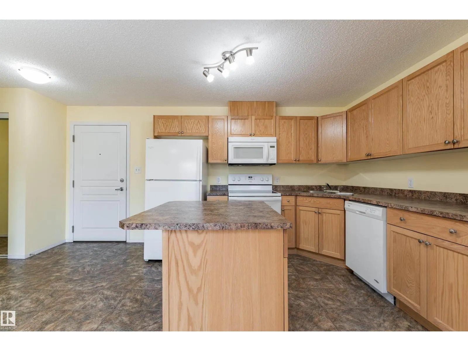 #438 301 CLAREVIEW STATION DR NW