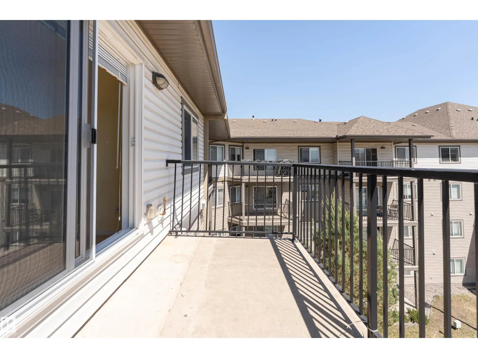 #438 301 CLAREVIEW STATION DR NW