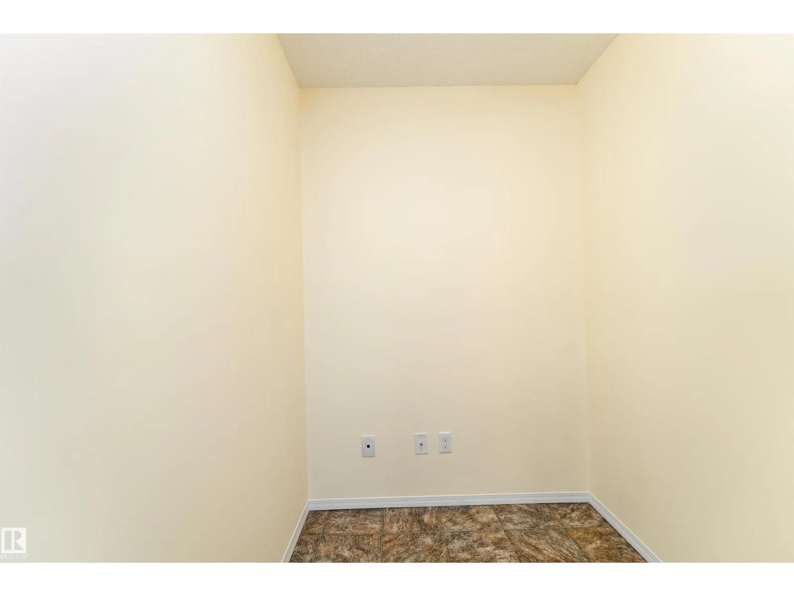 #438 301 CLAREVIEW STATION DR NW