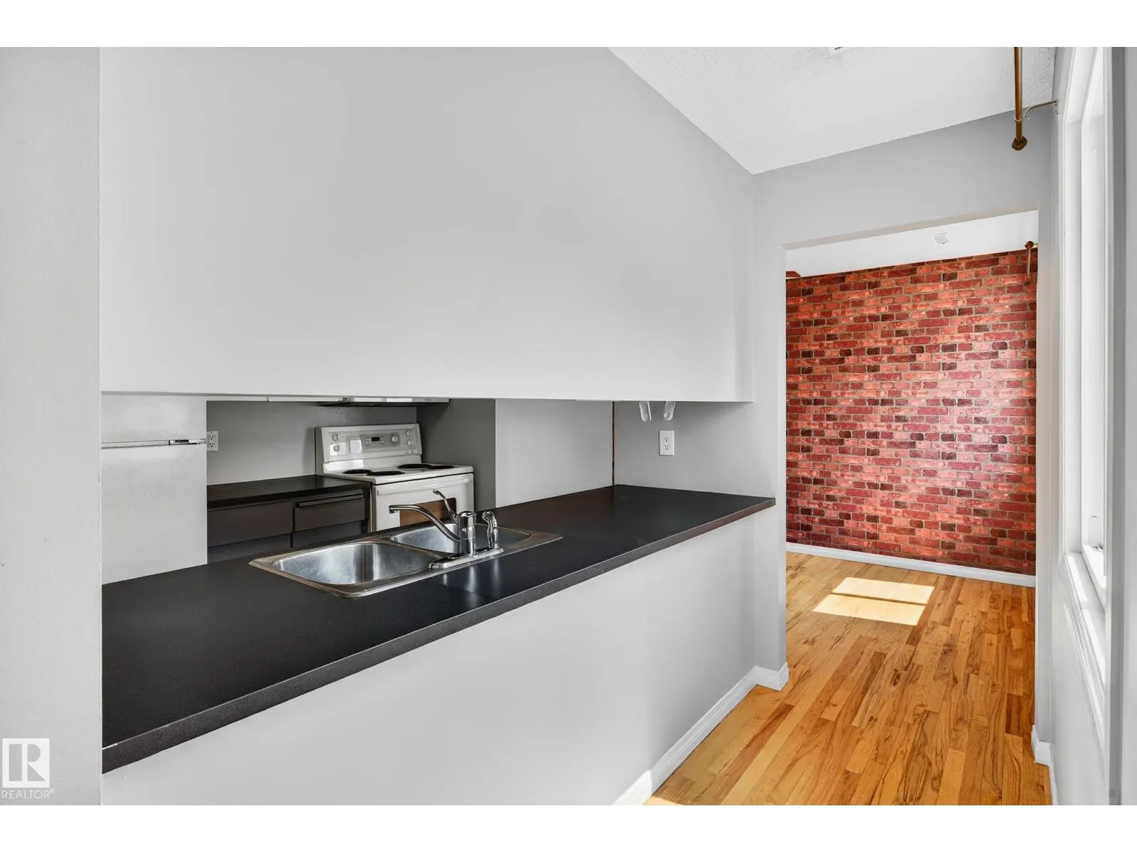 37 LANCASTER TC NW