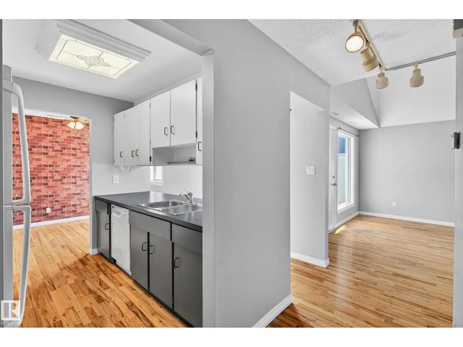 37 LANCASTER TC NW