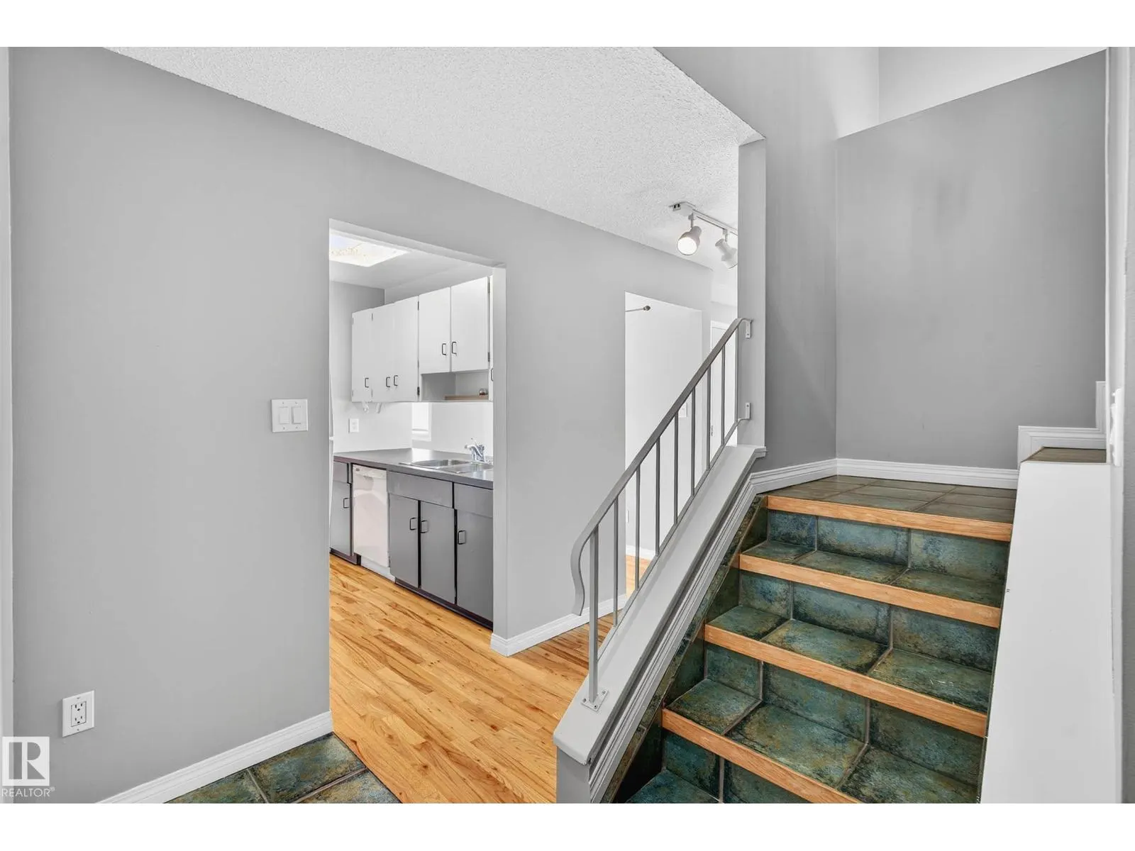 37 LANCASTER TC NW
