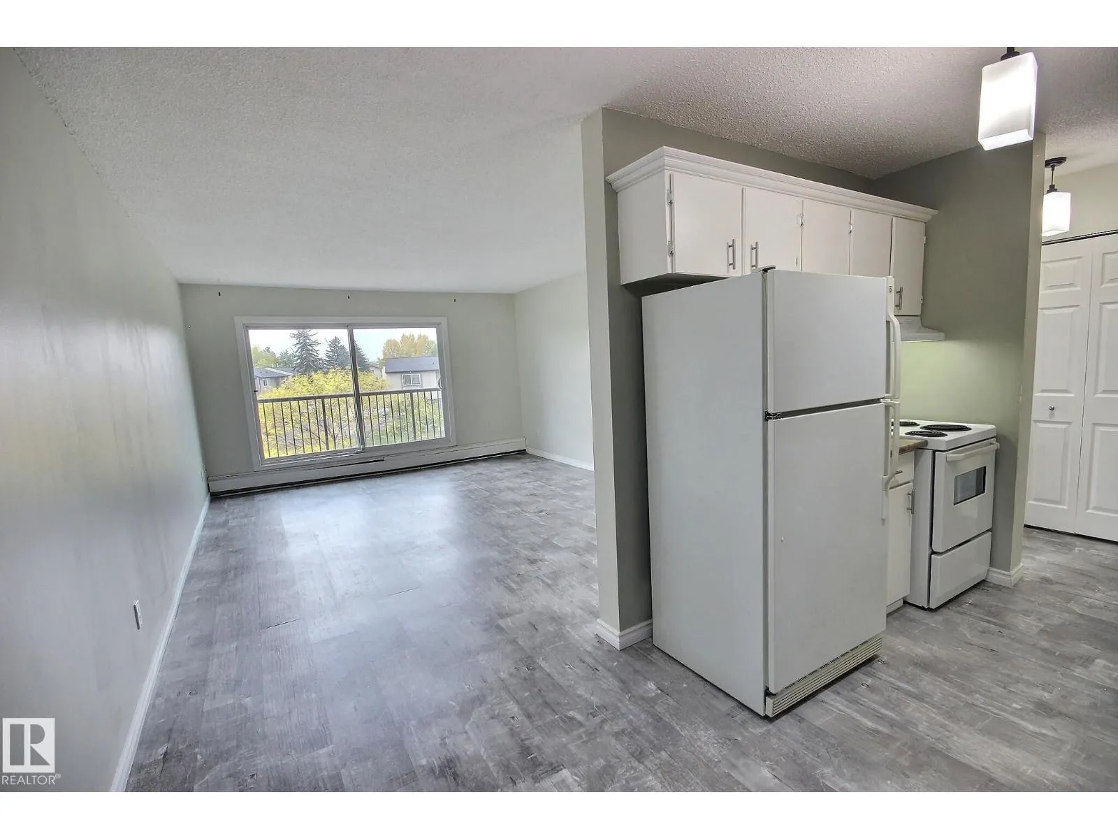 #324 15105 121 ST NW