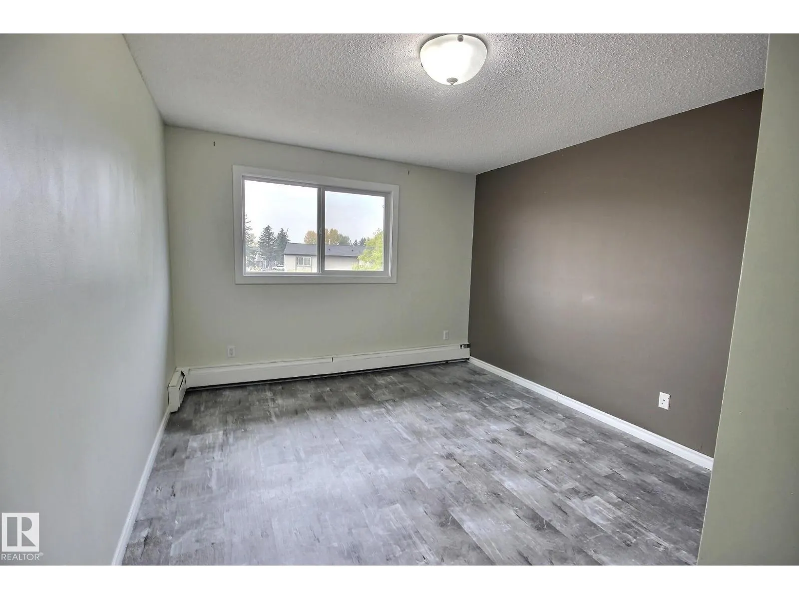 #324 15105 121 ST NW