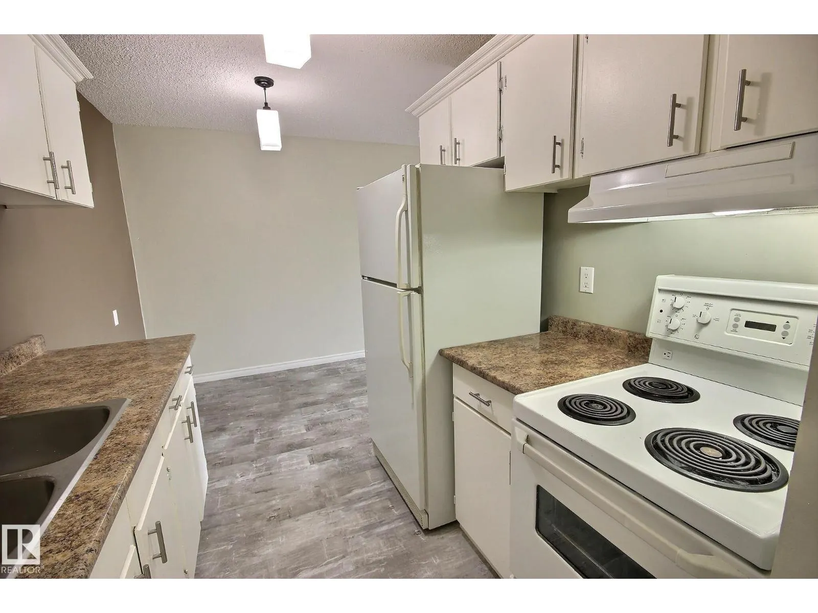 #324 15105 121 ST NW