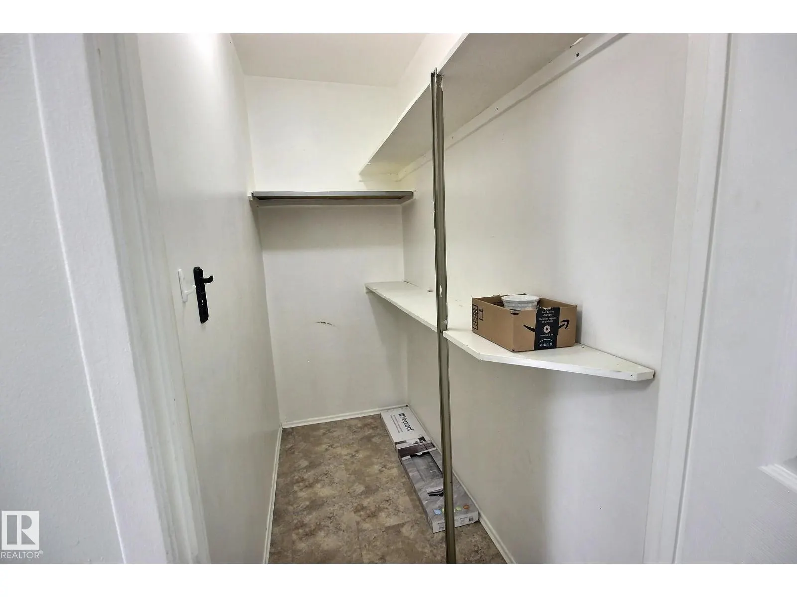 #324 15105 121 ST NW