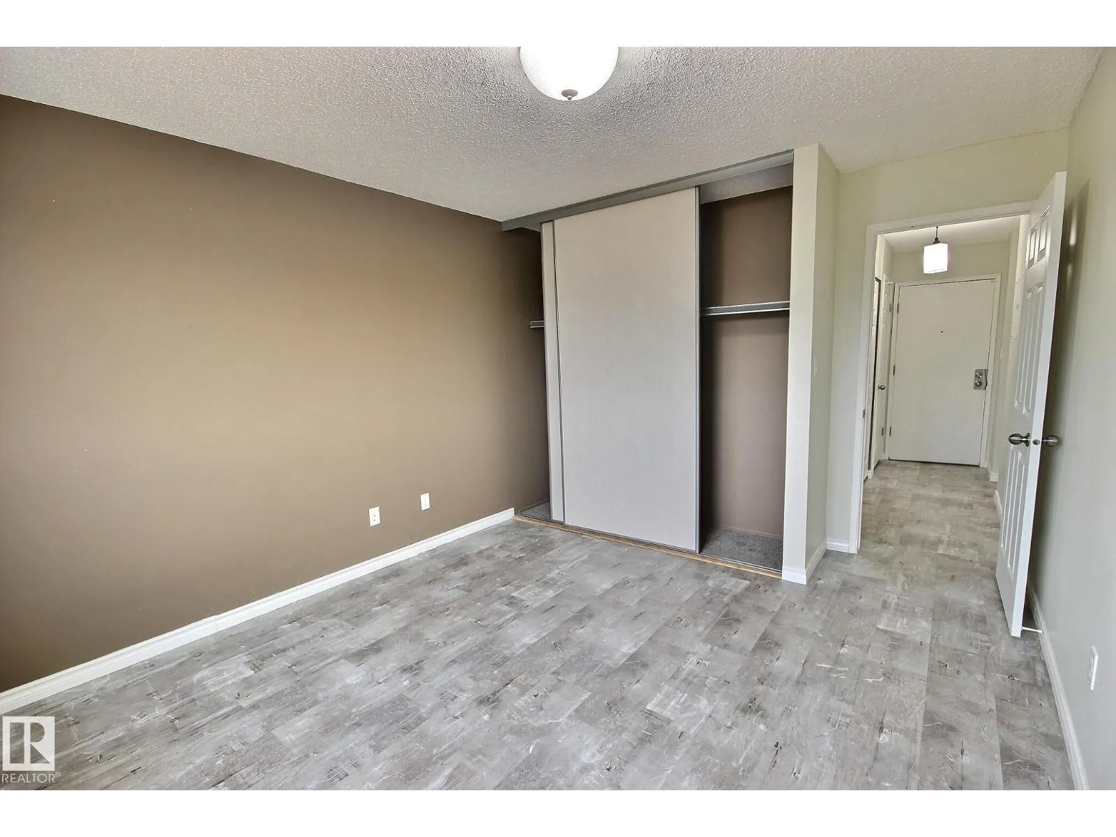 #324 15105 121 ST NW