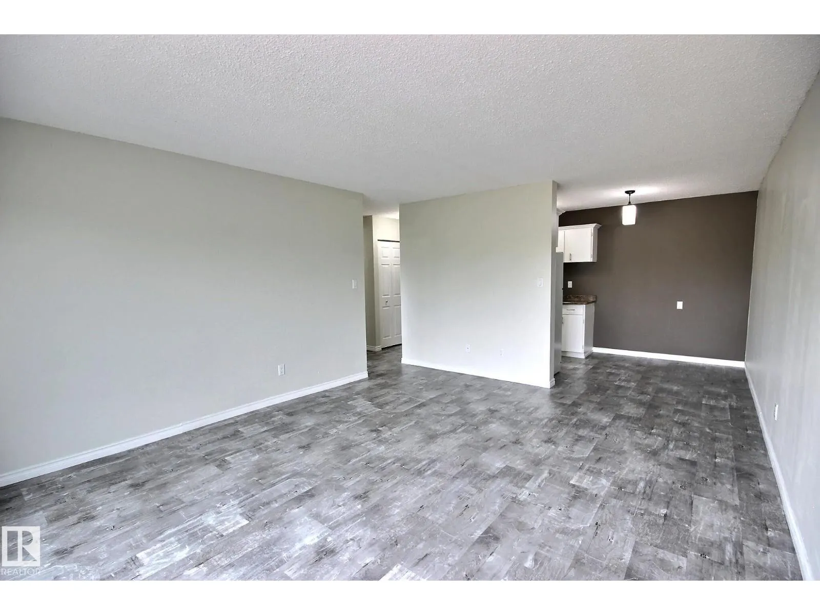#324 15105 121 ST NW