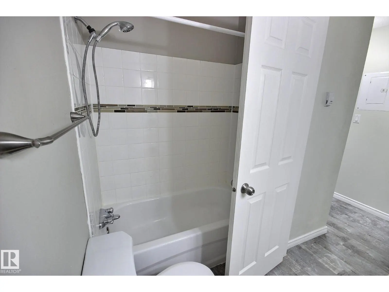 #324 15105 121 ST NW