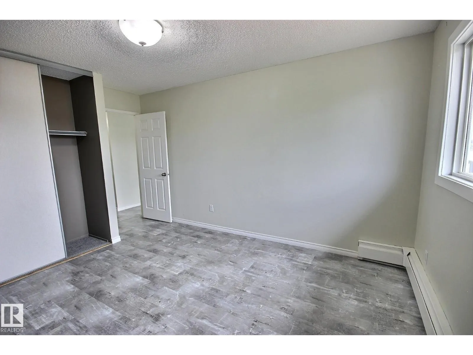 #324 15105 121 ST NW