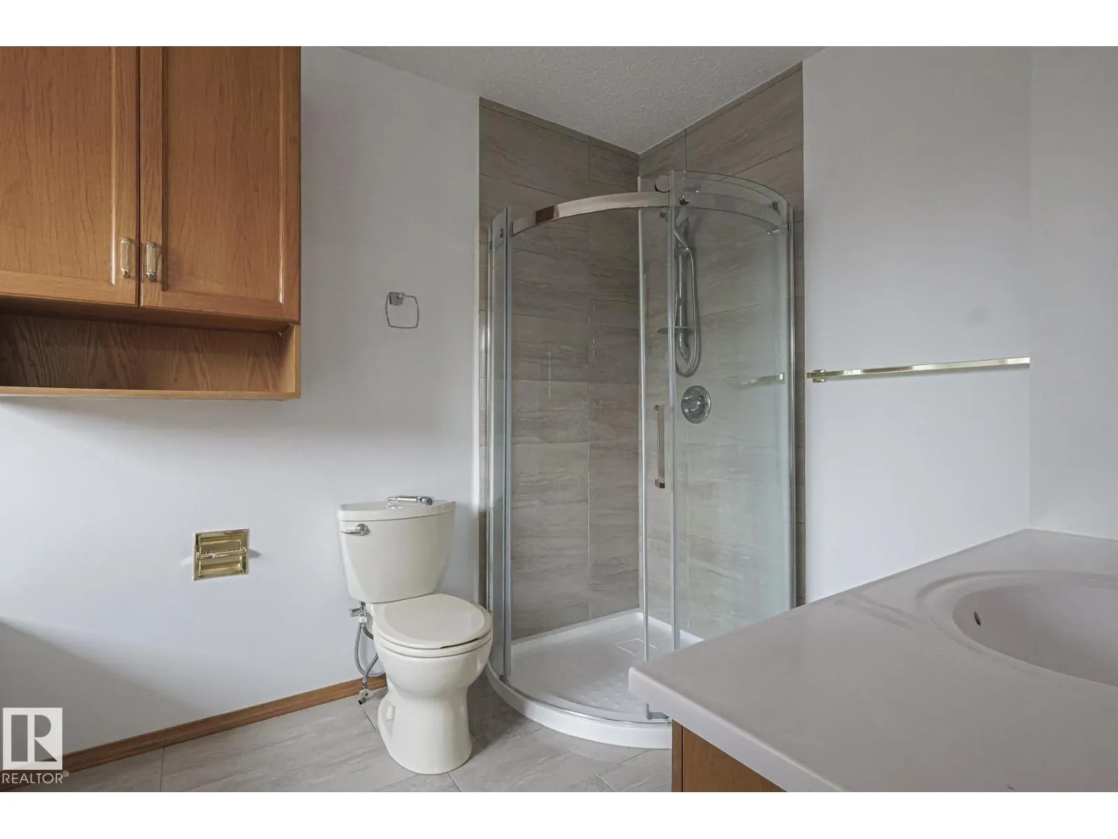 4631 43 AV NW