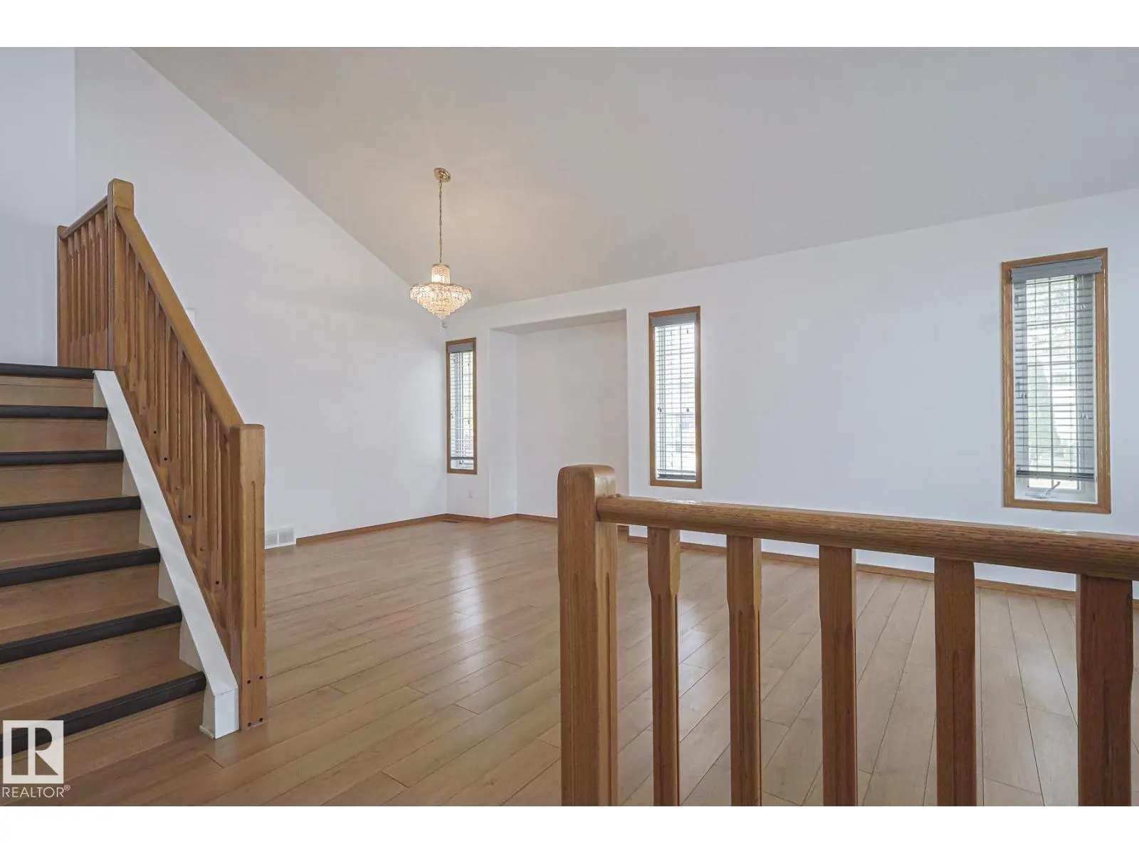 4631 43 AV NW