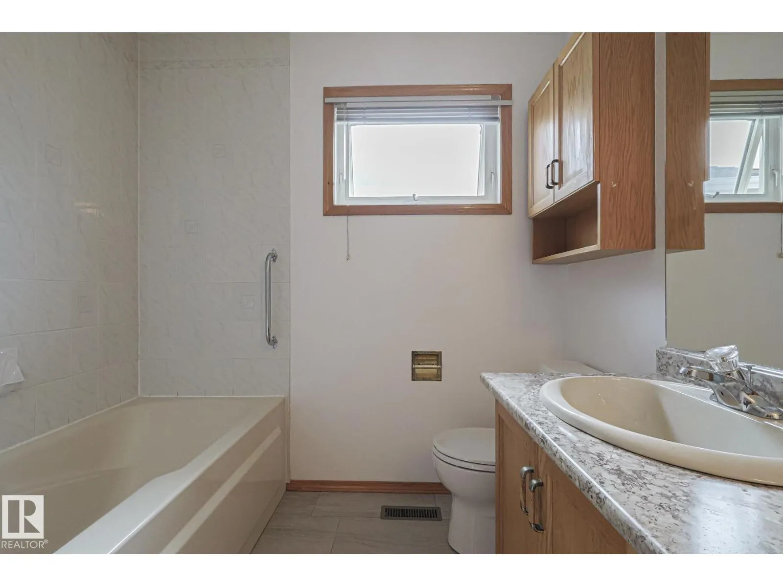 4631 43 AV NW