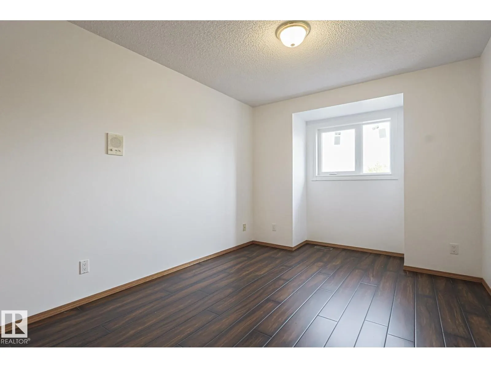 4631 43 AV NW