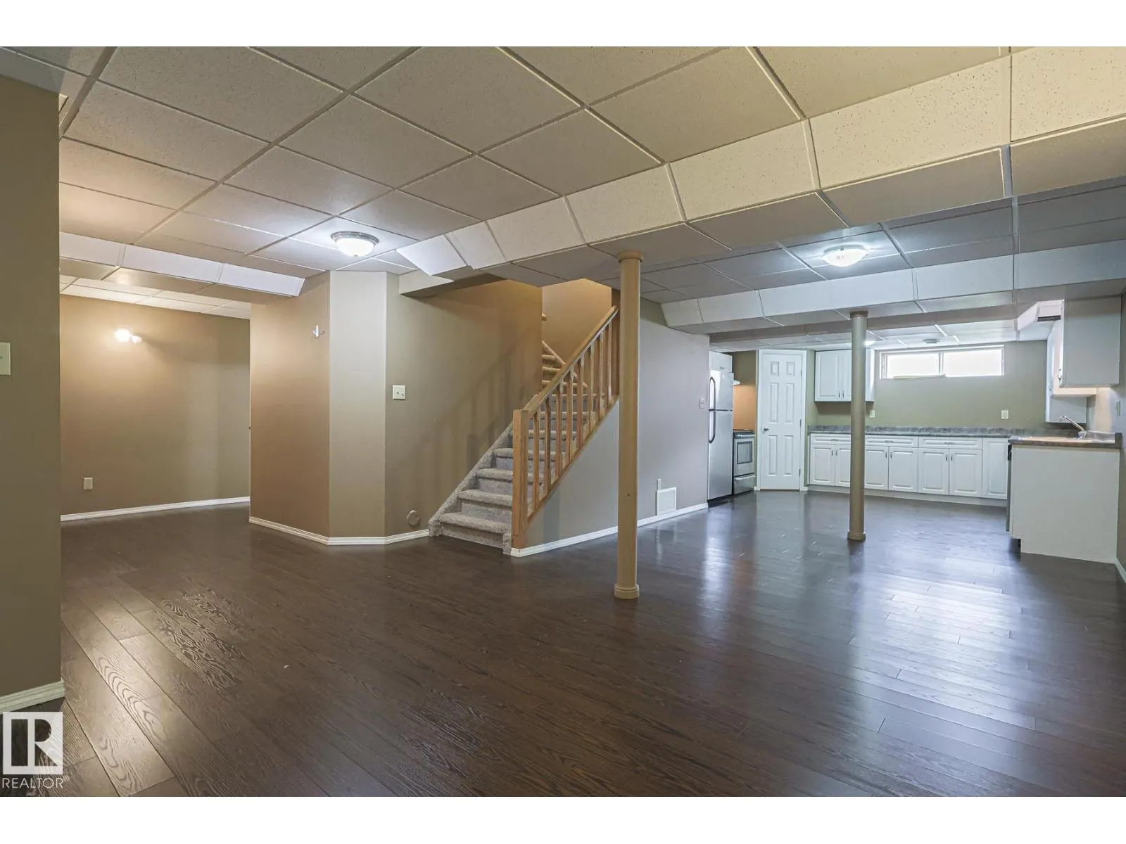 4631 43 AV NW