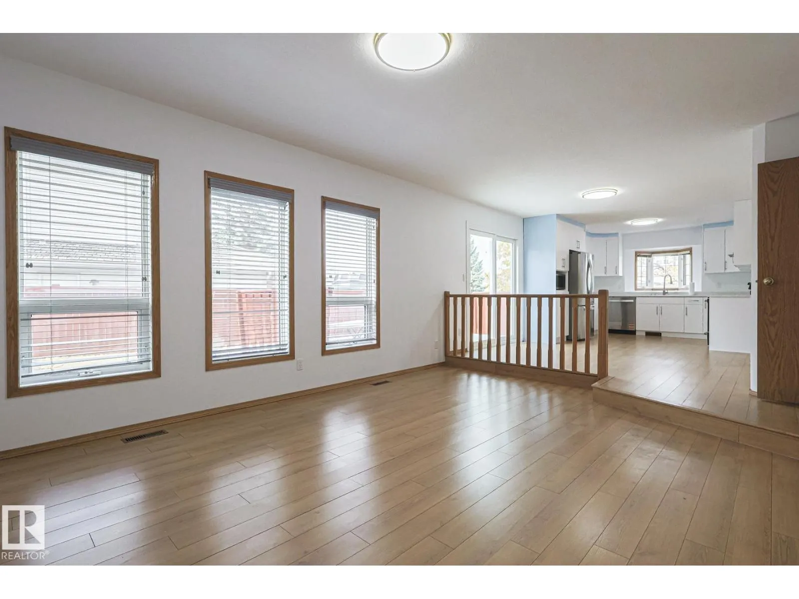 4631 43 AV NW